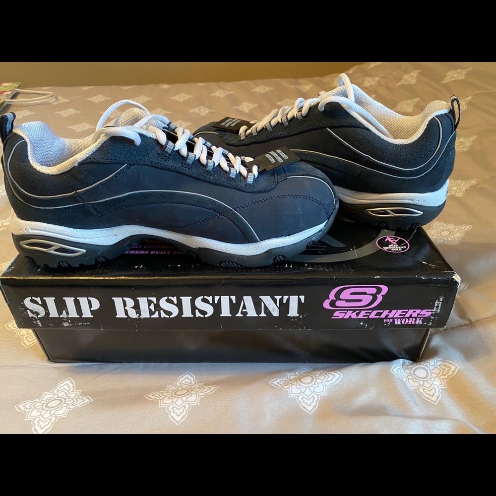 Women’s Slip Resistant Sneakers